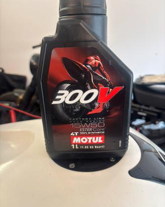 Motoul 300V 15w50