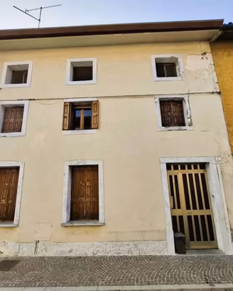 Immobile in asta di 205 m² con 4 locali e box auto