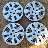 cerchi e borchie R 15, ET 39 Toyota