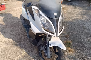 scooter kymco 300 per pezzi ricambio (sbiellato)