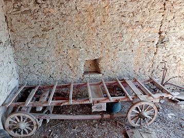 Carro agricolo antico in legno