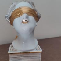 statuetta dea bendata