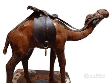 CAMMELLO IN PELLE SOUVENIR SAHARA TUAREG ALGERIA