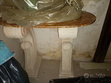 tavolino in marmo con colonne doriche 