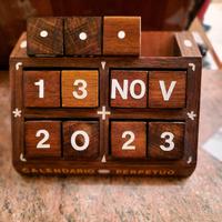 calendario perpetuo in legno 