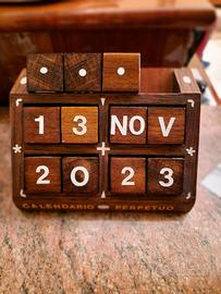 calendario perpetuo in legno 