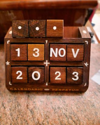 calendario perpetuo in legno 