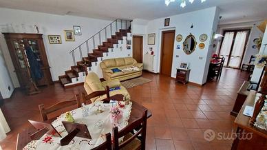 Villetta a schiera di 230 m² con più di 5 locali e