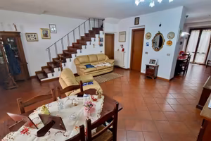 Villetta a schiera di 230 m² con più di 5 locali e