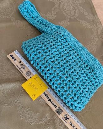 Pochette fatta all'uncinetto
