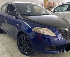 Lancia Y 1.2 69cv MOMO DESIGN