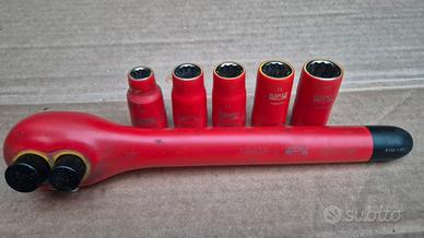 Chiave Bahco isolata completa di bussole