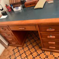 Scrivania ministeriale italiana