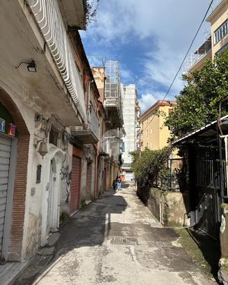 2 LOCALI A CASTELLAMMARE DI STABIA