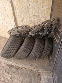gomme 195/55 raggio 15 con cerchio e copri cerchio