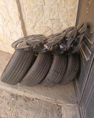 gomme 195/55 raggio 15 con cerchio e copri cerchio