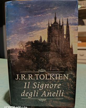 libro "Il Signore degli anelli" 