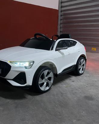 Auto per bambini Audi e-Tron elettrica radiocomand