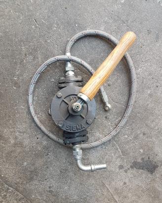 Pompa manuale olio nuova 