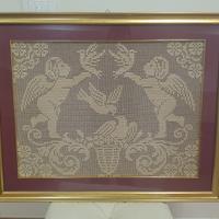 Quadro con centrino ricamato a mano