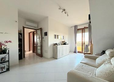 Trilocale con veranda e balconata