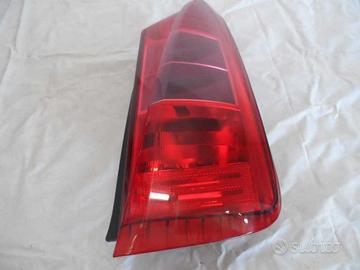 FANALE POSTERIORE DX A LED INTEGRATO NEL PORTELLON