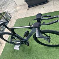 Bici da cronometro in carbonio