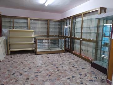 Arredamento/ Attività commerciali
