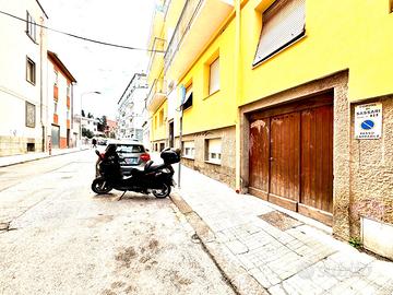 Via Nizza-ampio locale C2, adatto come Box auto