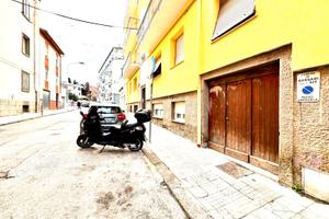 Via Nizza-ampio locale C2, adatto come Box auto