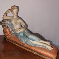 statua e bassorilievo in Porcellana Capo di Monte