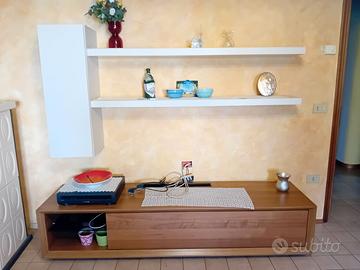 Composizione soggiorno per TV prezzo ribassato