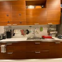 Cucina moderna in ciliegio
