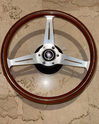 Volante Nardi Torino originale in legno con mozzo