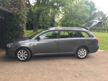 Toyota Avensis 2.2 
