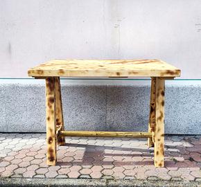 Tavolo in legno massello