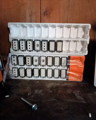 Interruttori elettrici e placche Bticino vintage