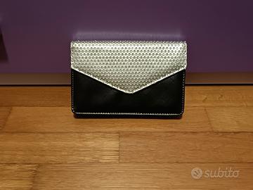 elegante pochette da mano nera e argentata