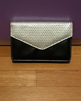 elegante pochette da mano nera e argentata