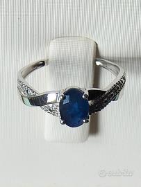 Anello Stroili con Zaffiro Ovale e Diamanti -