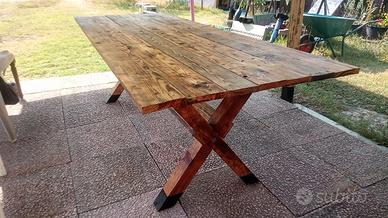 Tavolo artigianale in legno da giardino