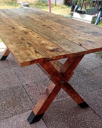 Tavolo artigianale in legno da giardino