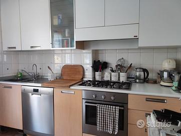 Cucina completa di elettrodomestici