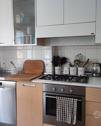 Cucina completa di elettrodomestici