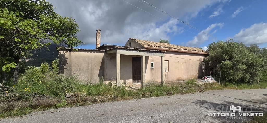 Rustico / Casale di 122 m² con 3 locali e box auto - Vista 3