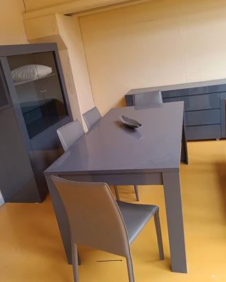 Sala da pranzo laccata 