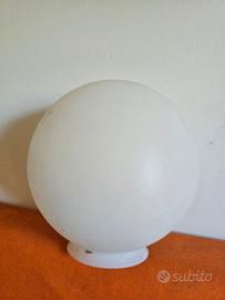 paralume sfera in plastica bianca