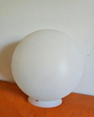 paralume sfera in plastica bianca