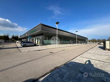 NEGOZIO A LONATO DEL GARDA