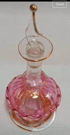 Bottiglietta profumo vintage in vetro soffiato.